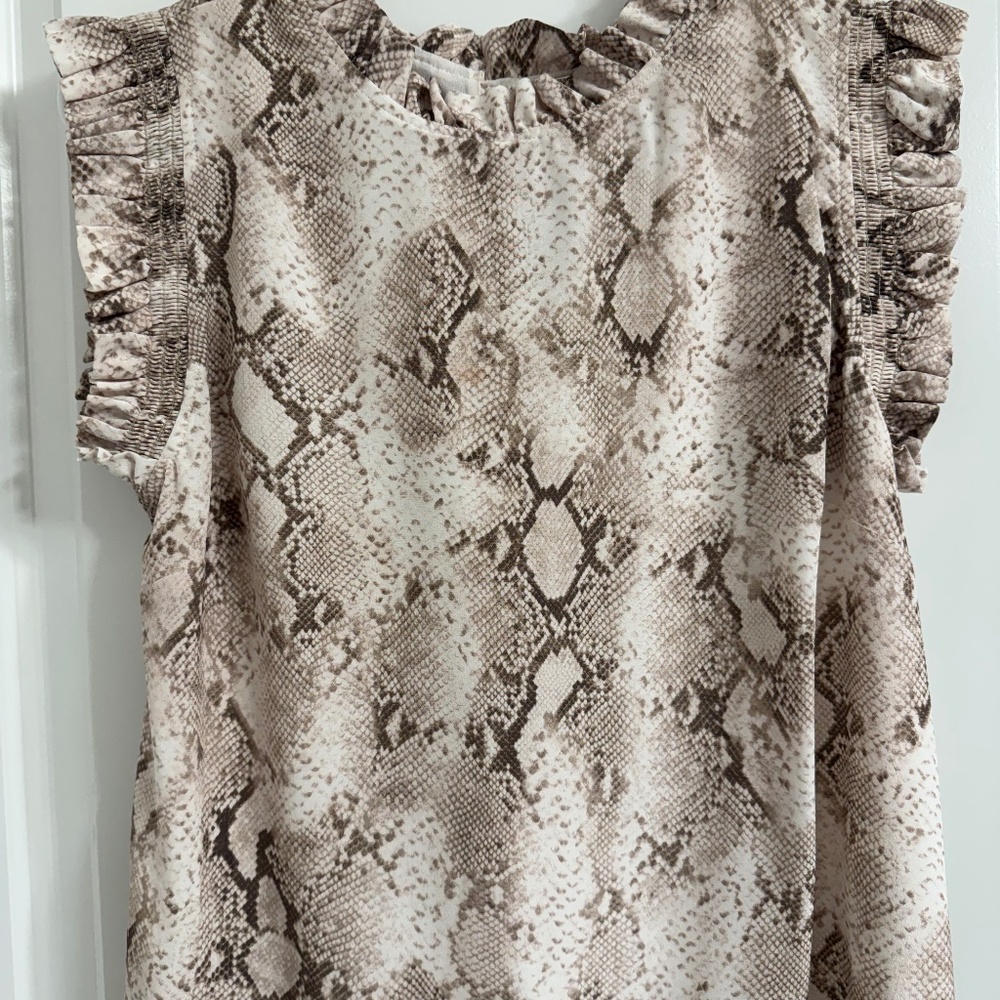 NWT Eli Tahari Dainty tank top, snake print, size S, Dainty and Elegant